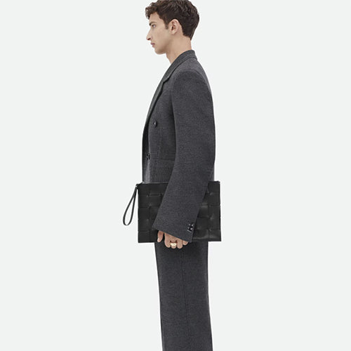 보테가 베네타 라지 카세트 파우치 클러치 블랙