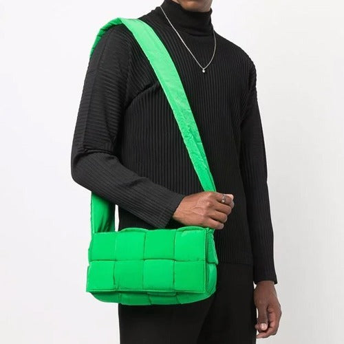 보테가베네타 패디드 테크 카세트백 그린