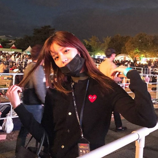 (국내배송) 꼼데가르송 라운드 가디건 블랙 ~와펜컬러 초이스~(설인아, 혜린 착용)