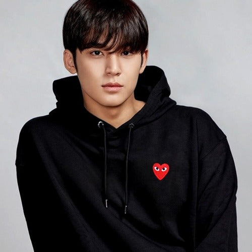 (국내배송, 당일출고) 꼼데가르송 레드 패치 후드 티셔츠