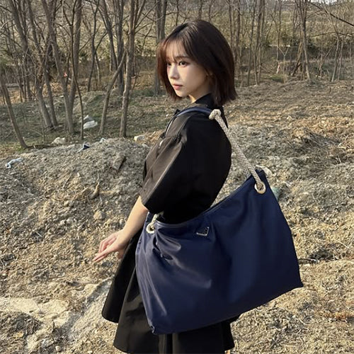 프라다 마리너 리나일론  라지 숄더백 발틱 블루 (에스파 카리나 착용)