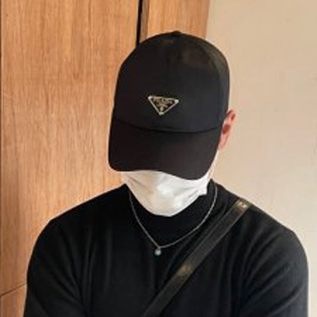 (국내배송) 프라다 정면 트라이앵글 리나일론 볼캡